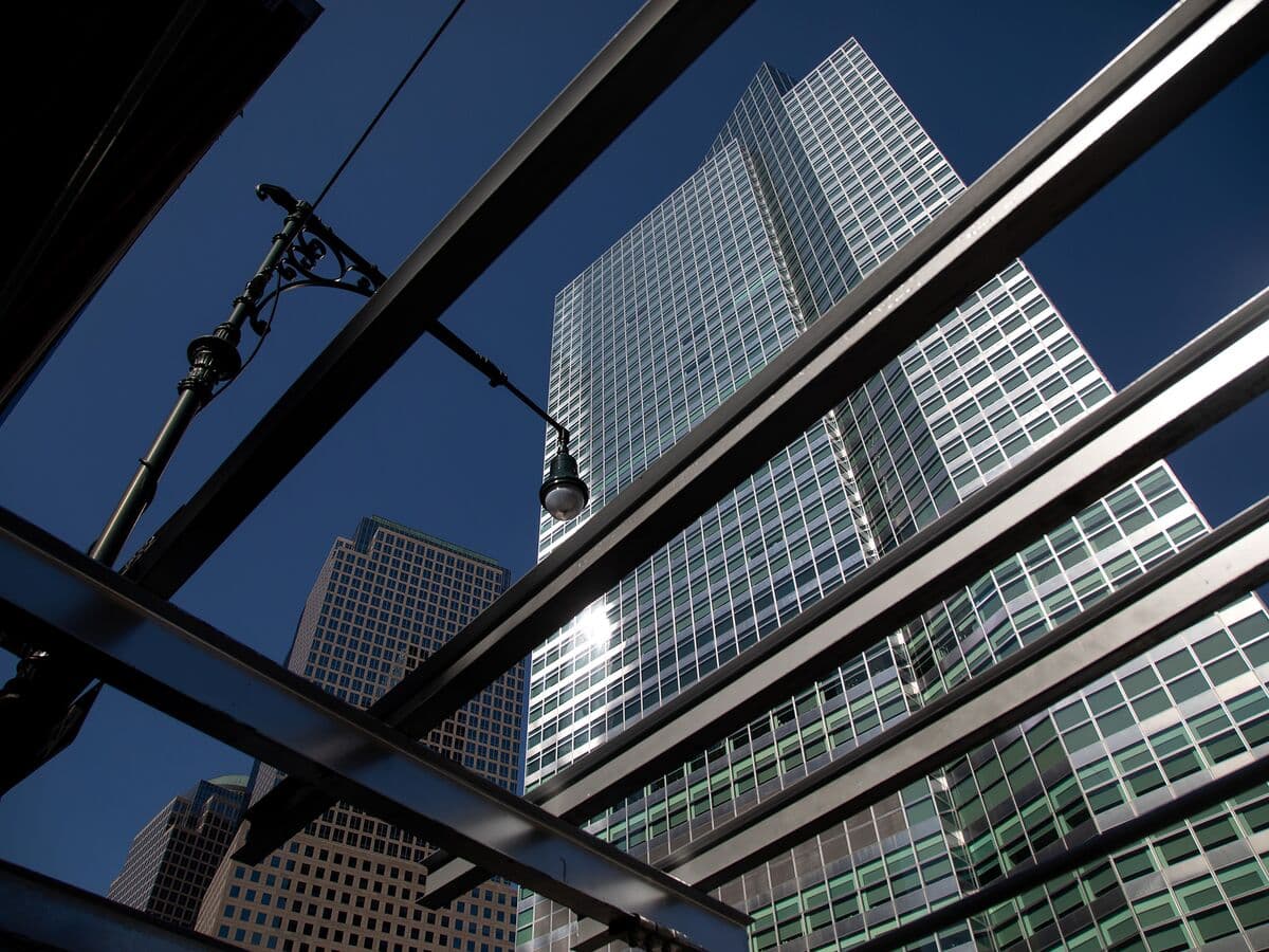 Goldman Says It’s Ready to Pounce as Retail Flees Private Credit - Bloomberg.com