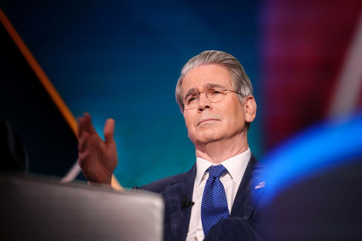Bessent, Like Fed Governor, Made Contradictory Mortgage Pledges - Bloomberg.com