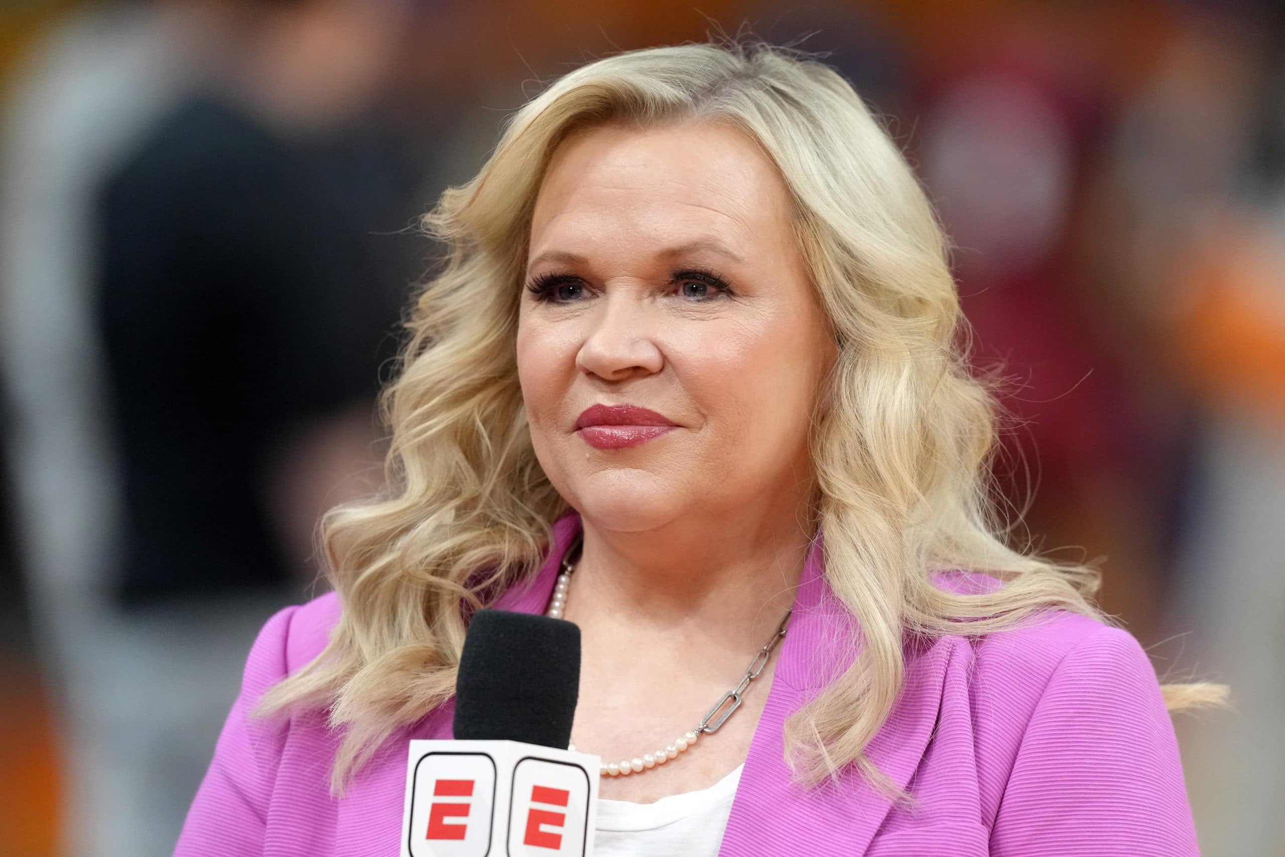 Holly Rowe deletes post ripping Tennessee athletic director Danny White - Awful Announcing